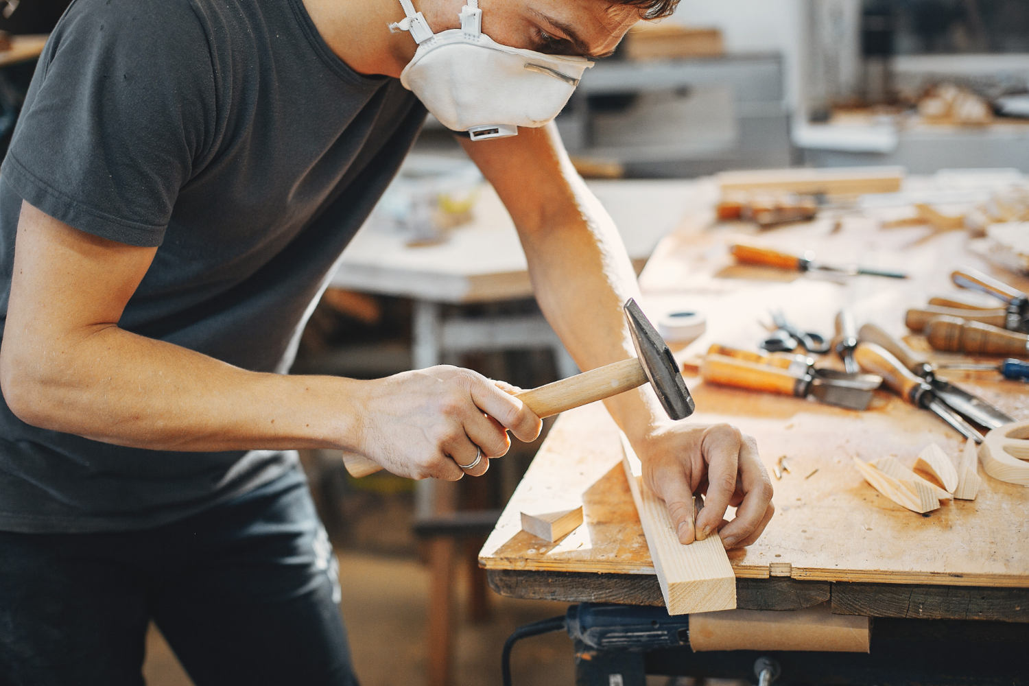 Guida alla lavorazione del legno: strumenti e consigli